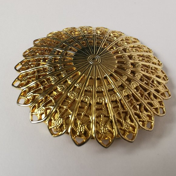 Vintage Gold Tone  Circle Filigree Metal Scarf Clip Brooch - Picture 3 of 6